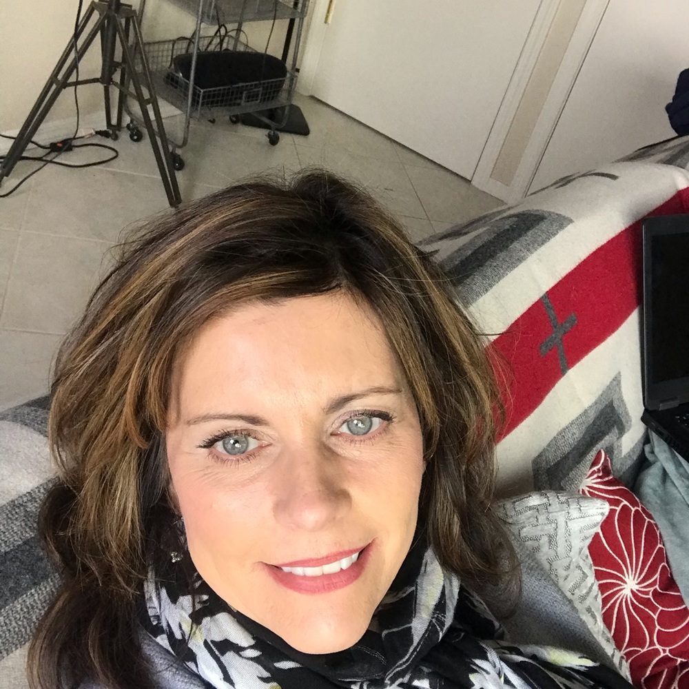 Meet your Posher, Elaine